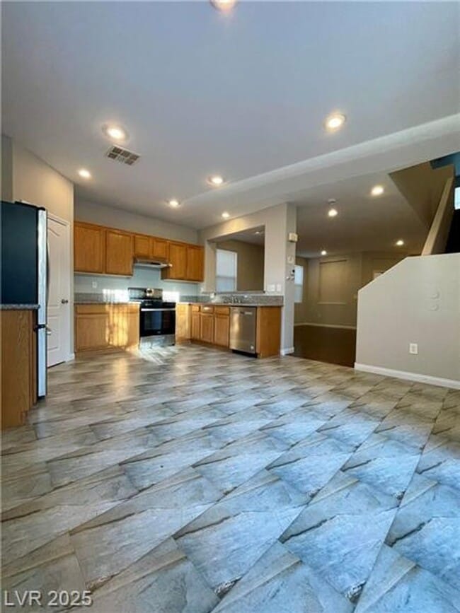 Building Photo - Newly Remodeled with Fresh Paint 4 Bed