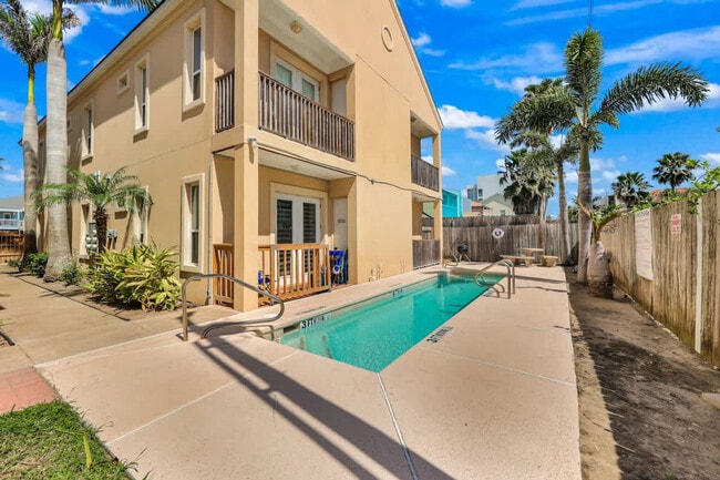 Building Photo - 117 E Lantana St