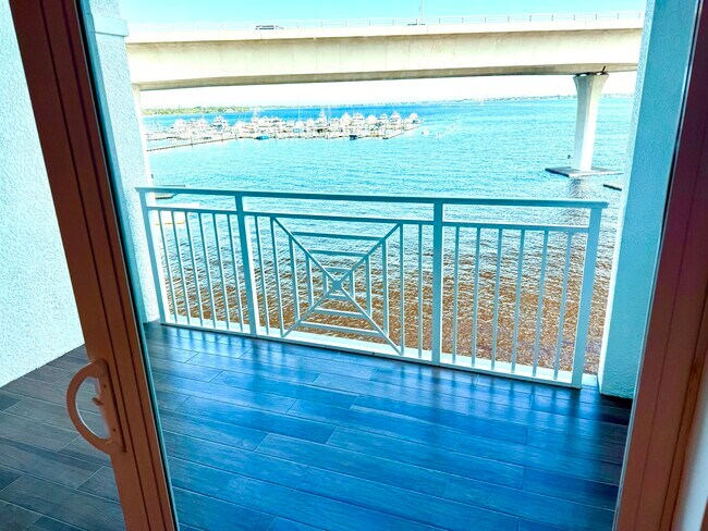 Foto del edificio - 415 NW Flagler Ave