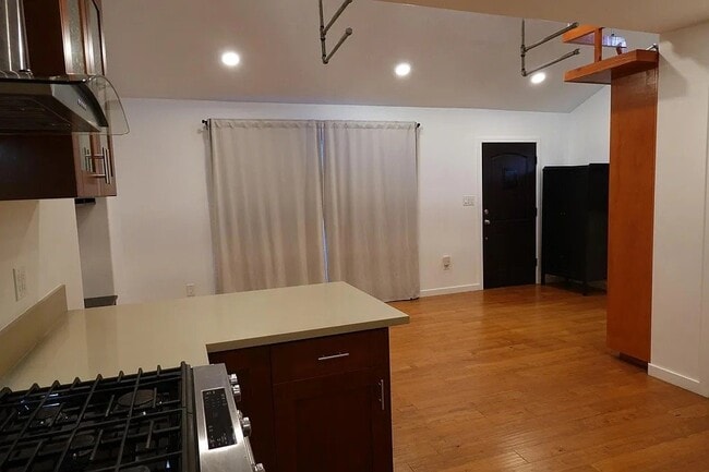 Building Photo - 1348 Cherry Ave