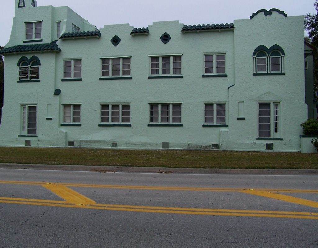 Building Photo - 706 Royal Palm Blvd