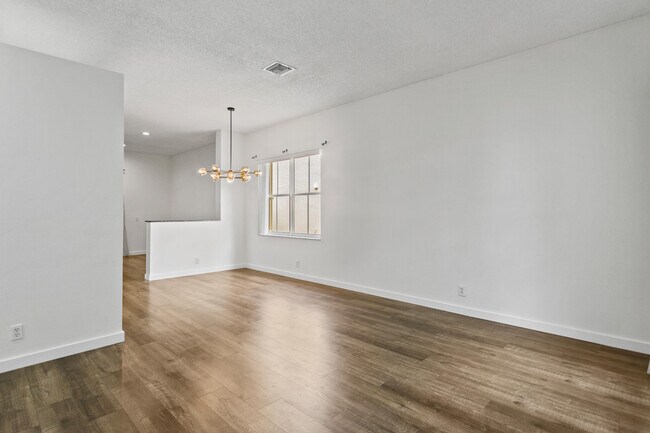 Building Photo - 1071 Bluewood Terrace