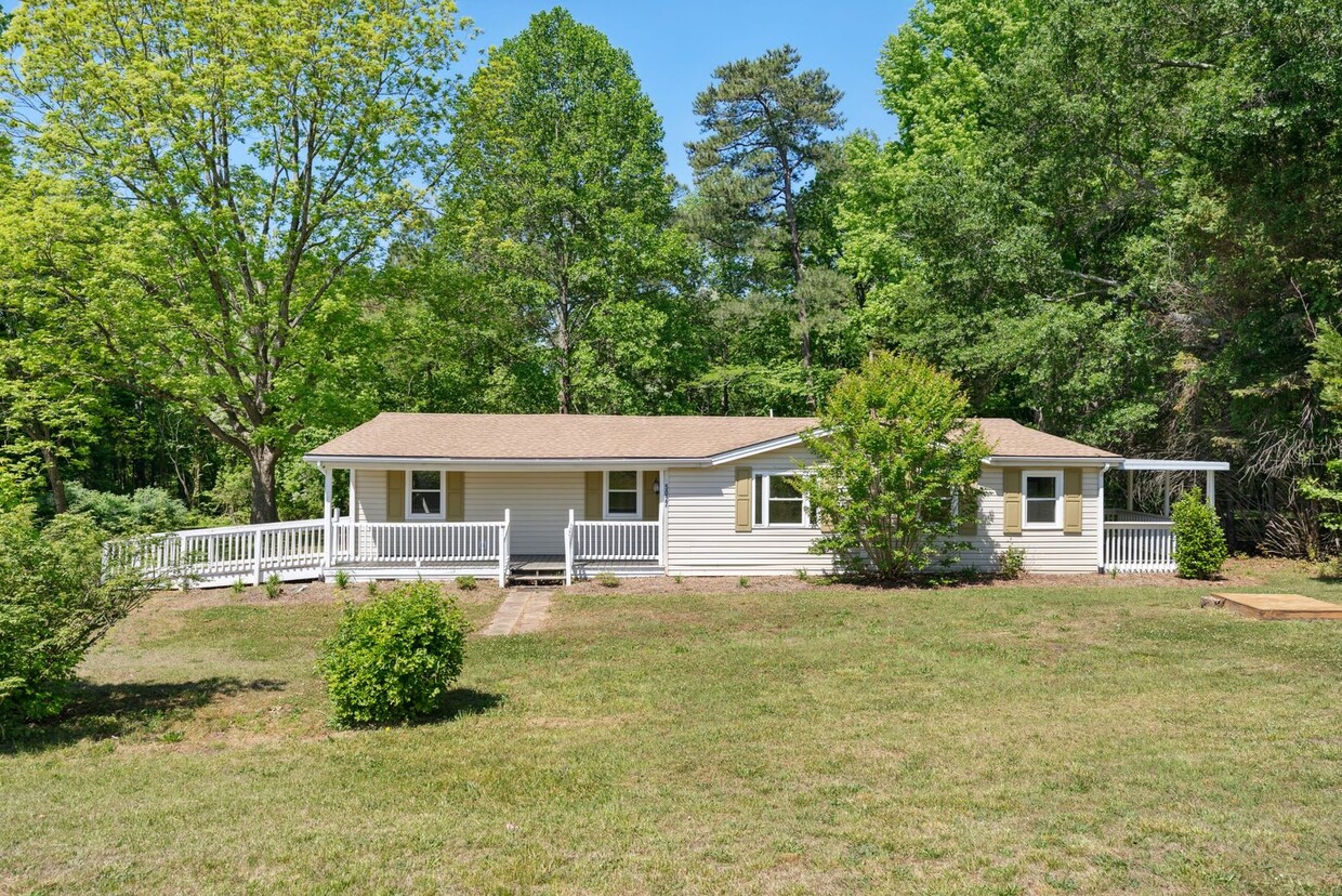 Primary Photo - Price Change! Beautifully Renovated 4 Bedr...