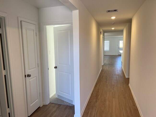 Foto del edificio - 9639 Atwood Lake Dr