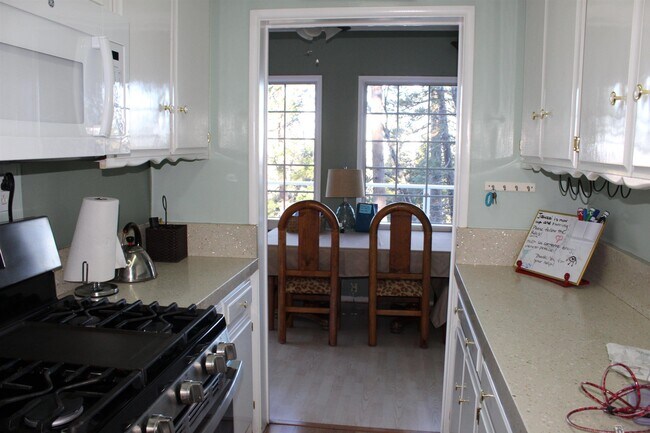Building Photo - 23984 Skyland Dr