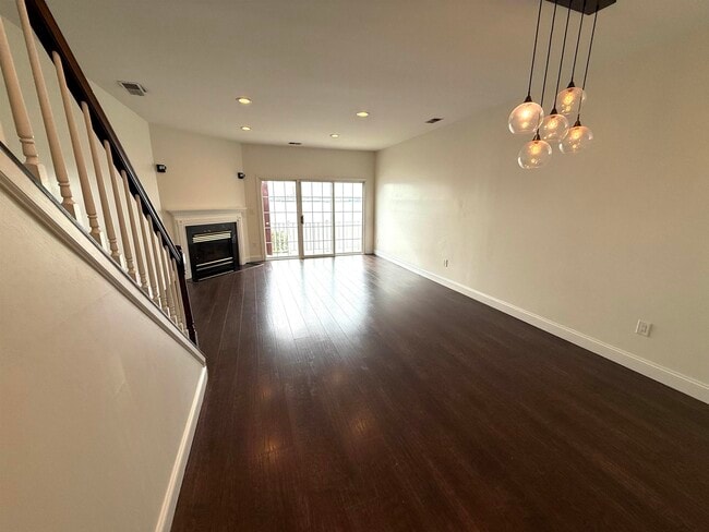 Building Photo - 134 Cottonwood St