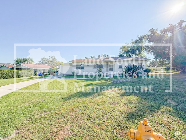 Building Photo - 1218 Sunset Ave