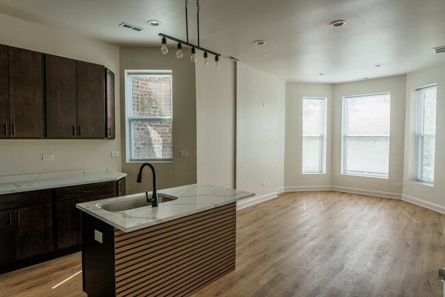 Building Photo - 6613 S Vernon Ave
