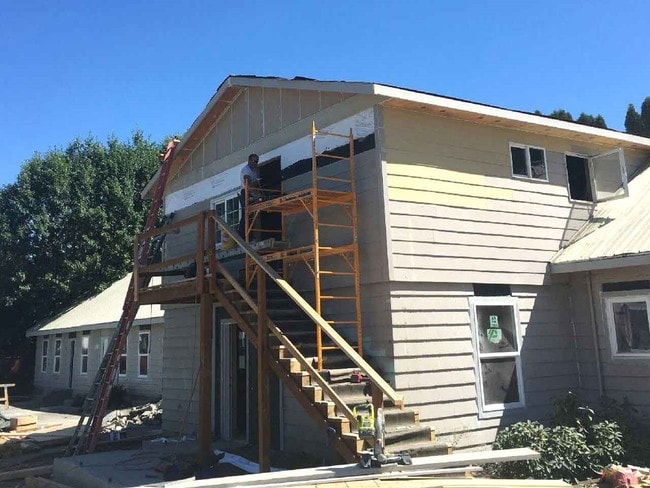 Building Photo - McMinnville 7-Plex