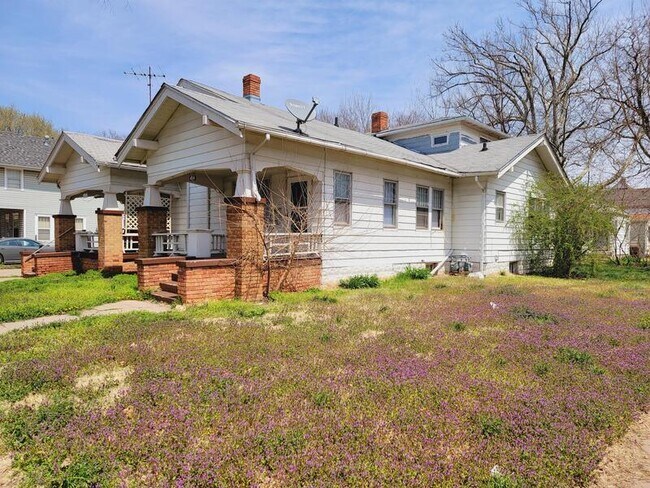 Building Photo - 424 S Millwood Ave