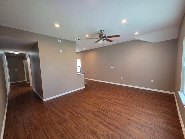 Foto del edificio - 438 Spence Ln