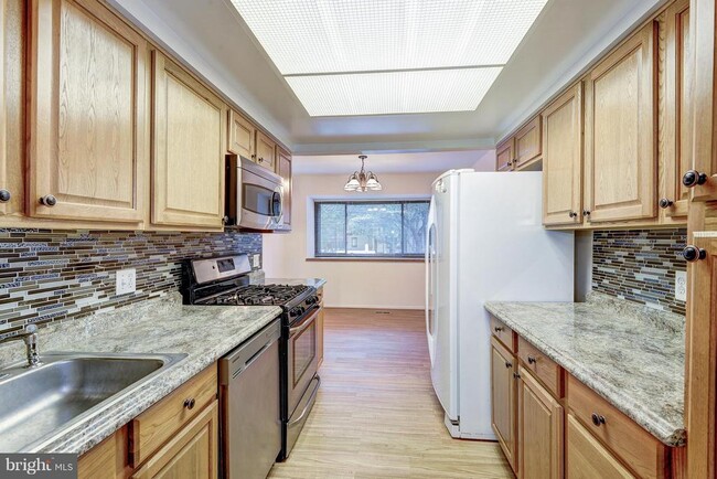 Building Photo - 1502 Farsta Ct