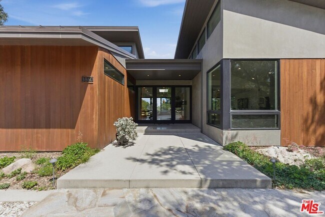 Foto del edificio - 3860 Madison Rd