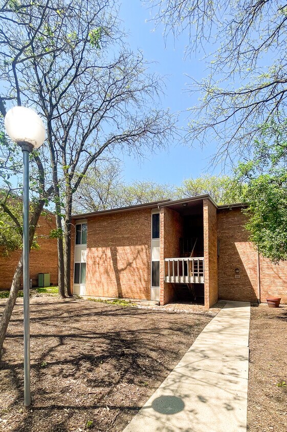 Foto principal - 1505 Fairway Dr