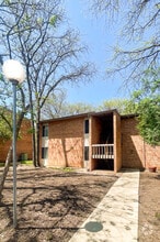Building Photo - 1505 Fairway Dr