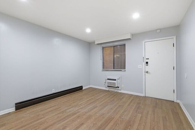 Building Photo - Hillsboro Village Modern 1BR - WALK TO VANDERBILT
