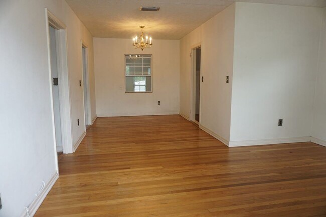 Building Photo - 3 Bedroom Home on San Jose Boulevard
