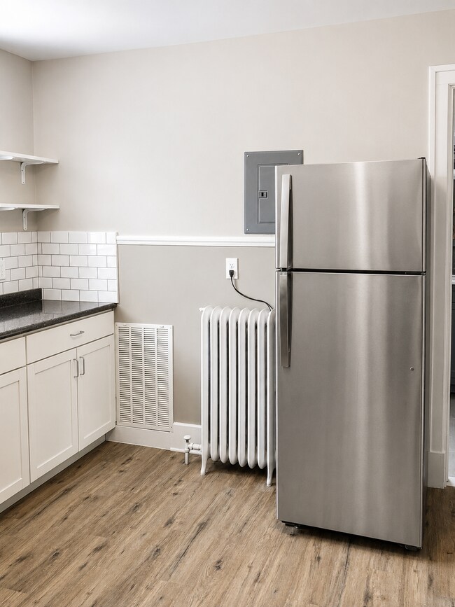 Kitchen - 346 Parkdale Ave