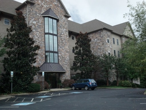 Building Photo - 850 Volunteer Landing Ln