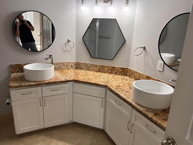 Building Photo - 1000 Scotia Dr