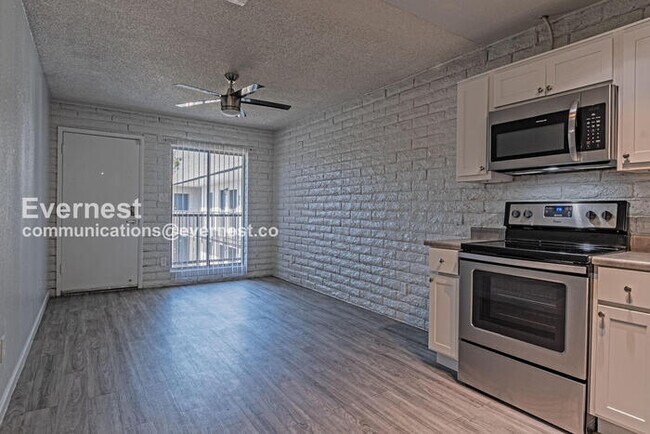 Foto del edificio - 1014 S Farmer Ave