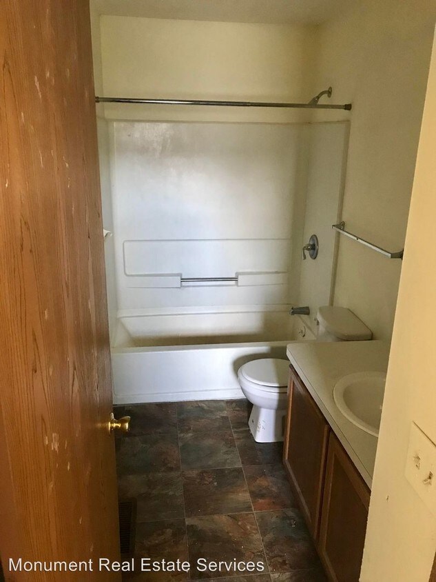 Building Photo - 3 br, 1.5 bath House - 11512 Gray Ave