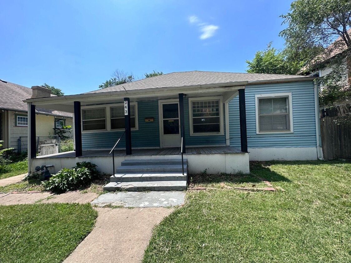 Primary Photo - $1095 - 3 bed 1 bath - Single Family Home