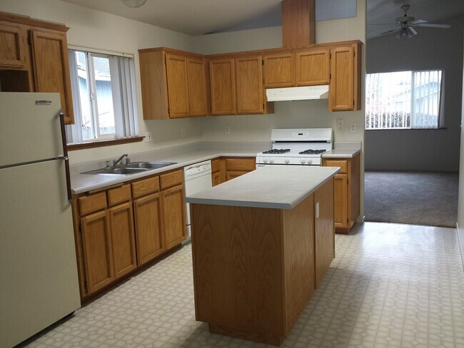 Building Photo - 3/2 House with Double Car garage in McK