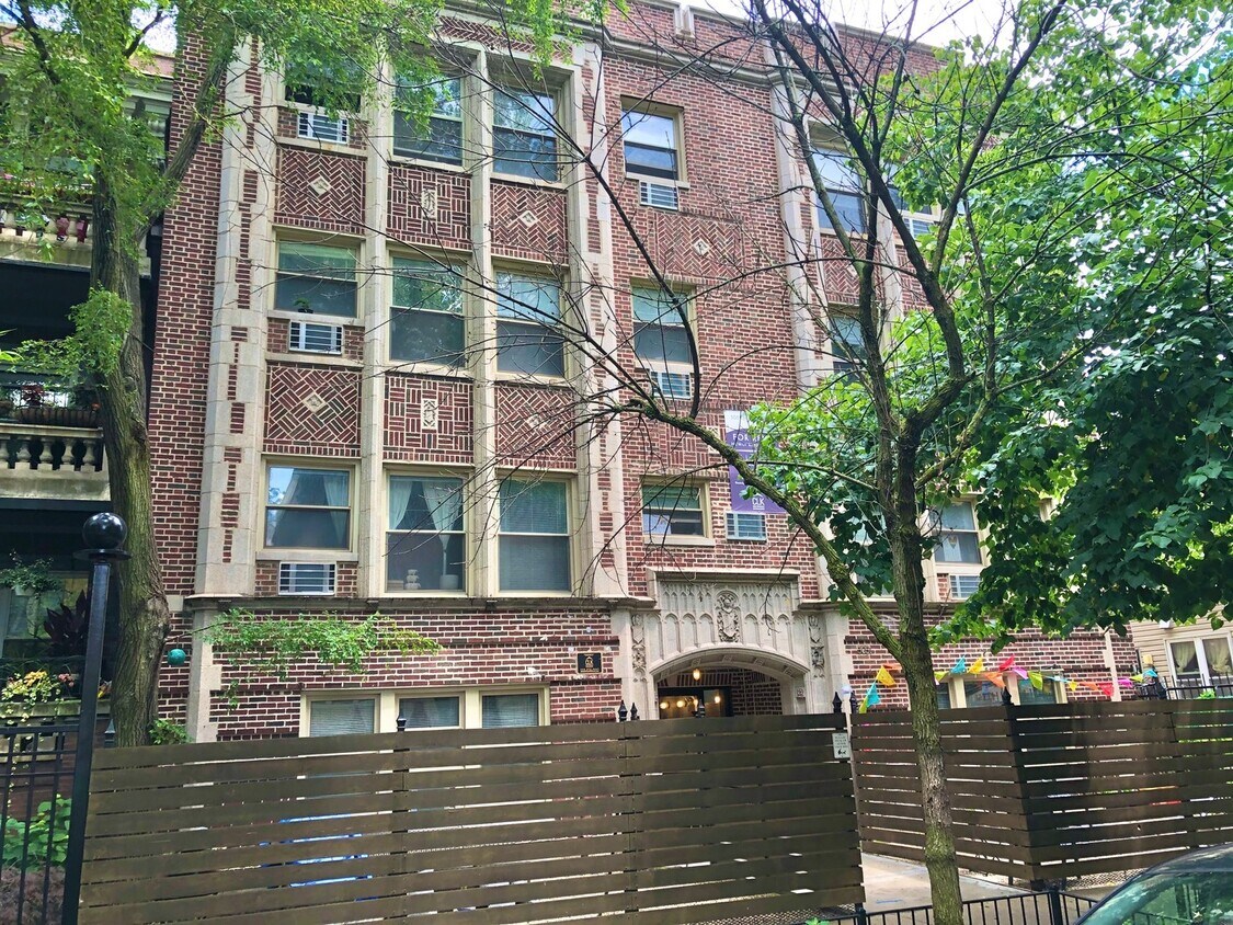 Primary Photo - 5051 N Kenmore Ave