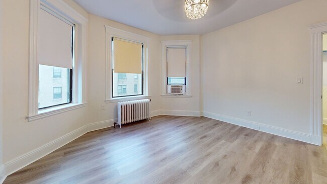 Building Photo - Luxury Gut Reno Complete!  Ready for Move-in NOW!  Elevator in Building!