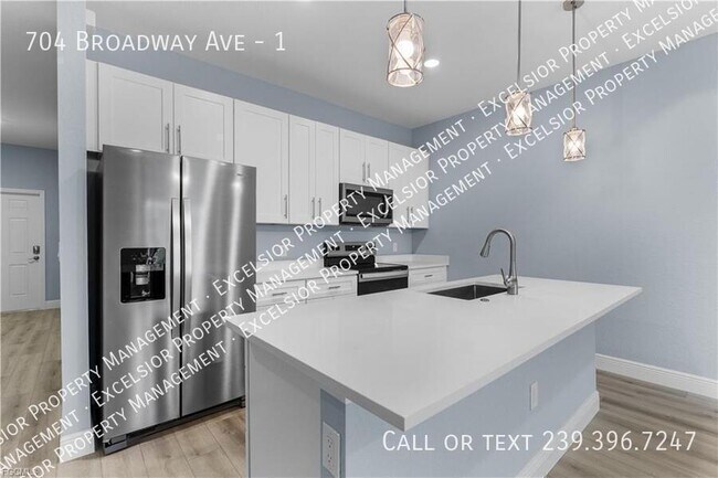 Foto del edificio - 704 Broadway Ave