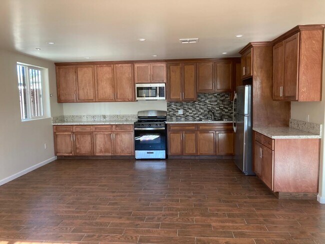 Foto del edificio - 750 E 40th Pl