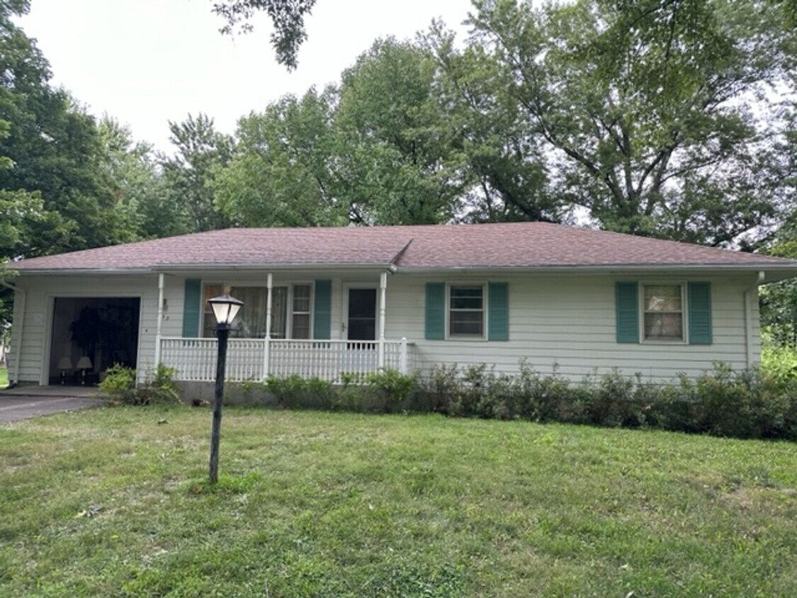 Primary Photo - 420 Main St, Maple Hill Ks