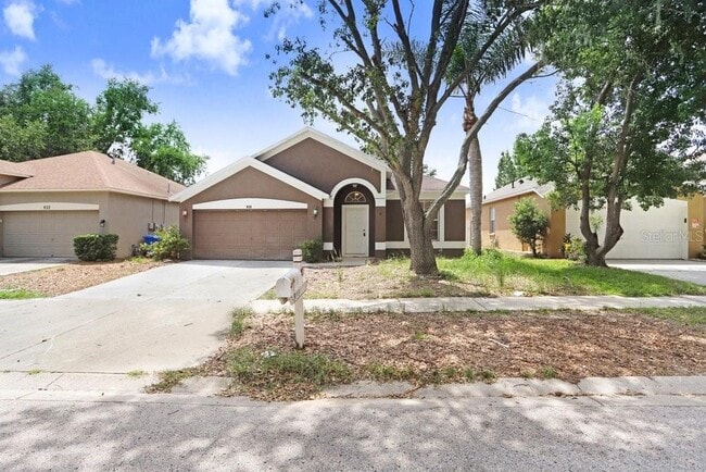 Building Photo - 930 Grand Canyon Dr