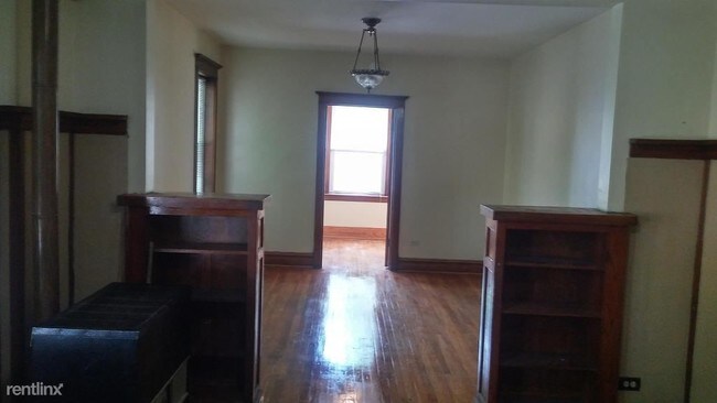 Building Photo - 1240 N Keeler Ave