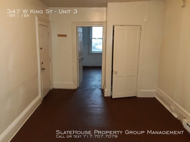 Building Photo - One Bedroom Apartment w/ Private Porch