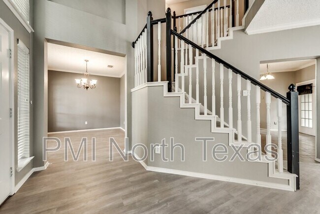 Building Photo - 10614 Memphis Dr