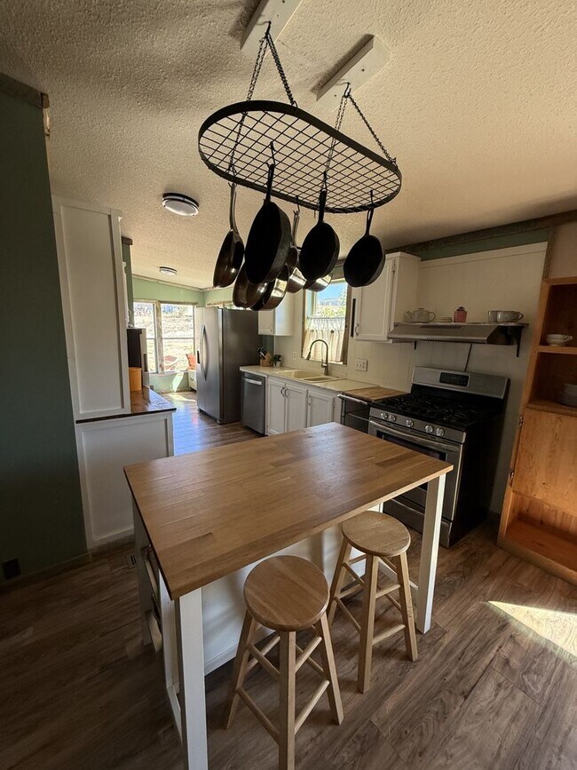Foto del edificio - 468 N Duck Springs Dr