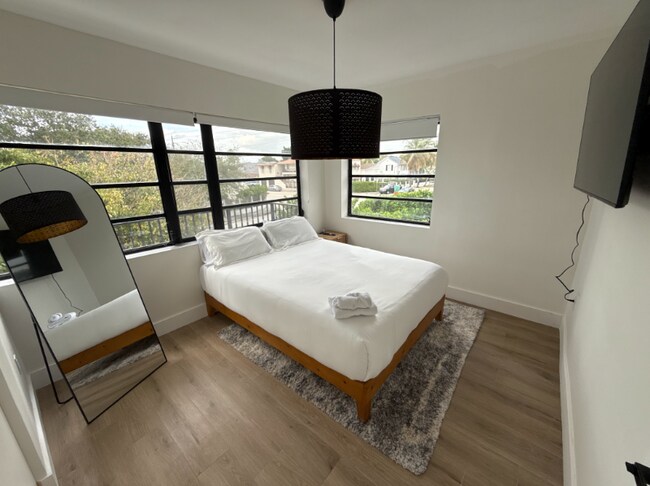 Foto del edificio - 1716 SW 11th St