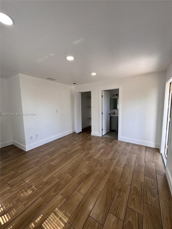 Building Photo - 617 NW 3rd Ave