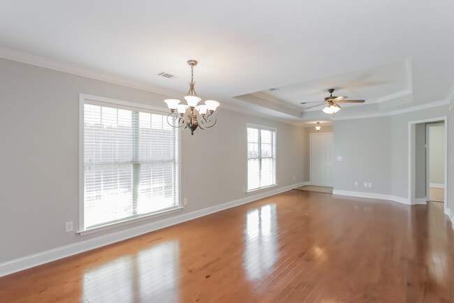 Foto del edificio - 8749 Lindsey Ln