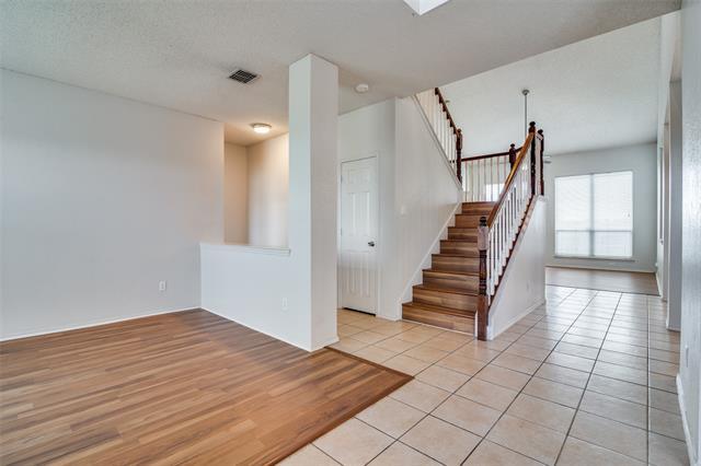 Building Photo - 2401 Redfield Dr