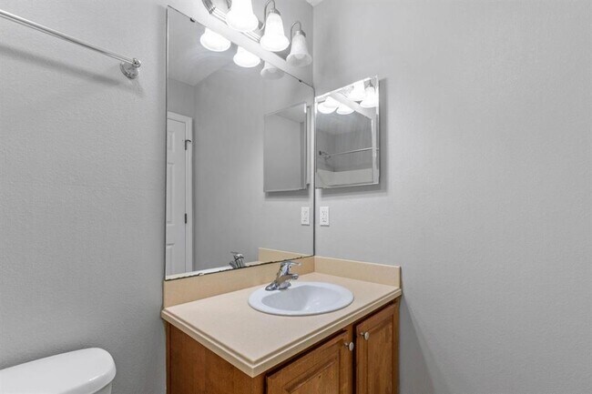 Building Photo - 2414 Quazar Cir