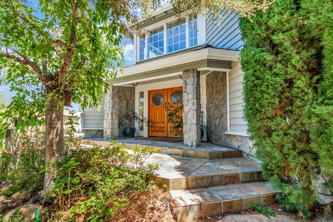 Building Photo - 916 Placer Ridge Rd