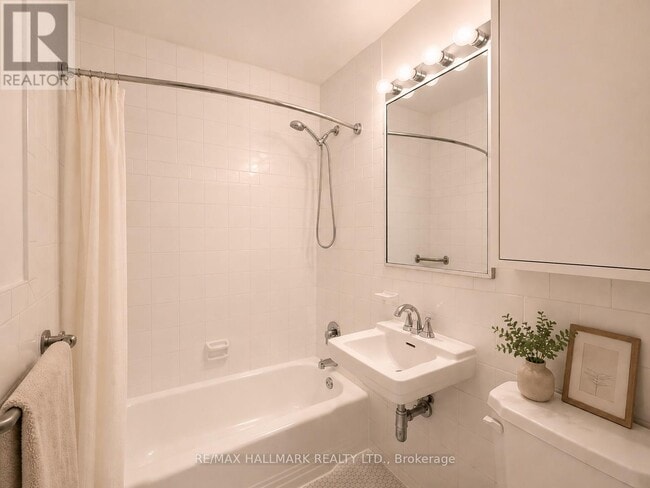 Building Photo - 30 Upper Canada Dr