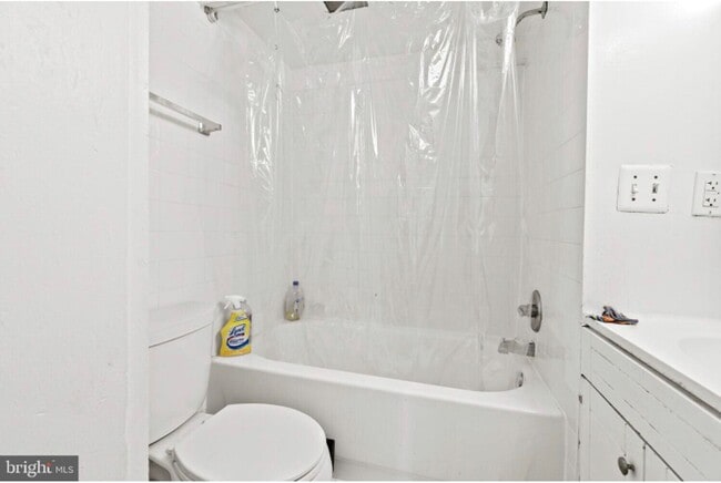 Building Photo - Modern Capitol Hill Location Basement Newly Renovated Unit with 1 Bedroom, 1 Bathroom,