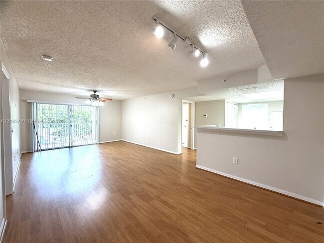 Foto del edificio - 5045 Wiles Rd