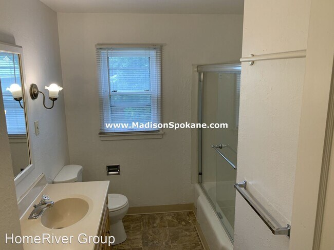 Building Photo - 3 br, 1 bath House - 1323 E. 41st Avenue