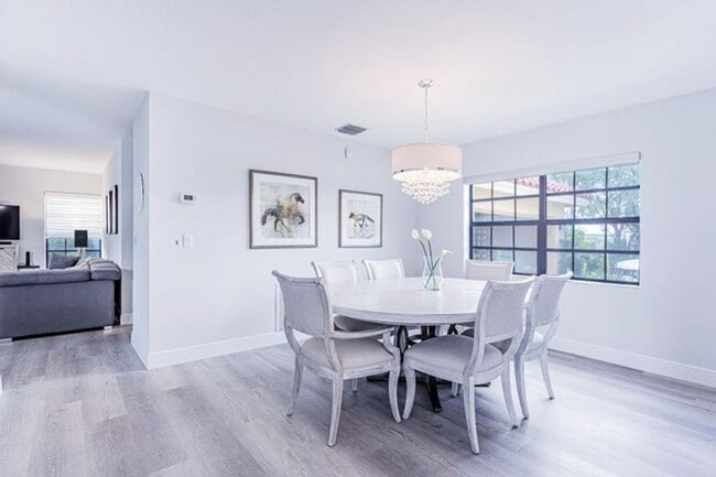 Photo - 12715 Kingsway Rd House