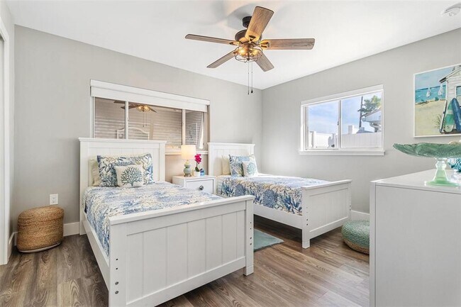 Building Photo - 206 Lido Dr